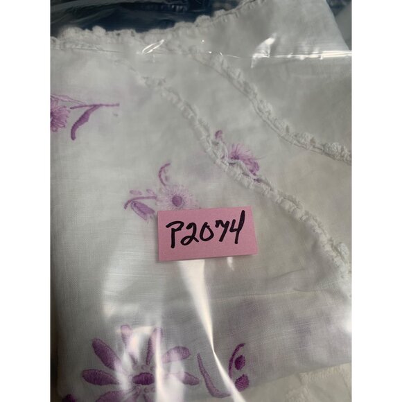 Vintage Embroidered Floral Table Runner with Crocheted Trim 17x41 - Picture 9 of 9